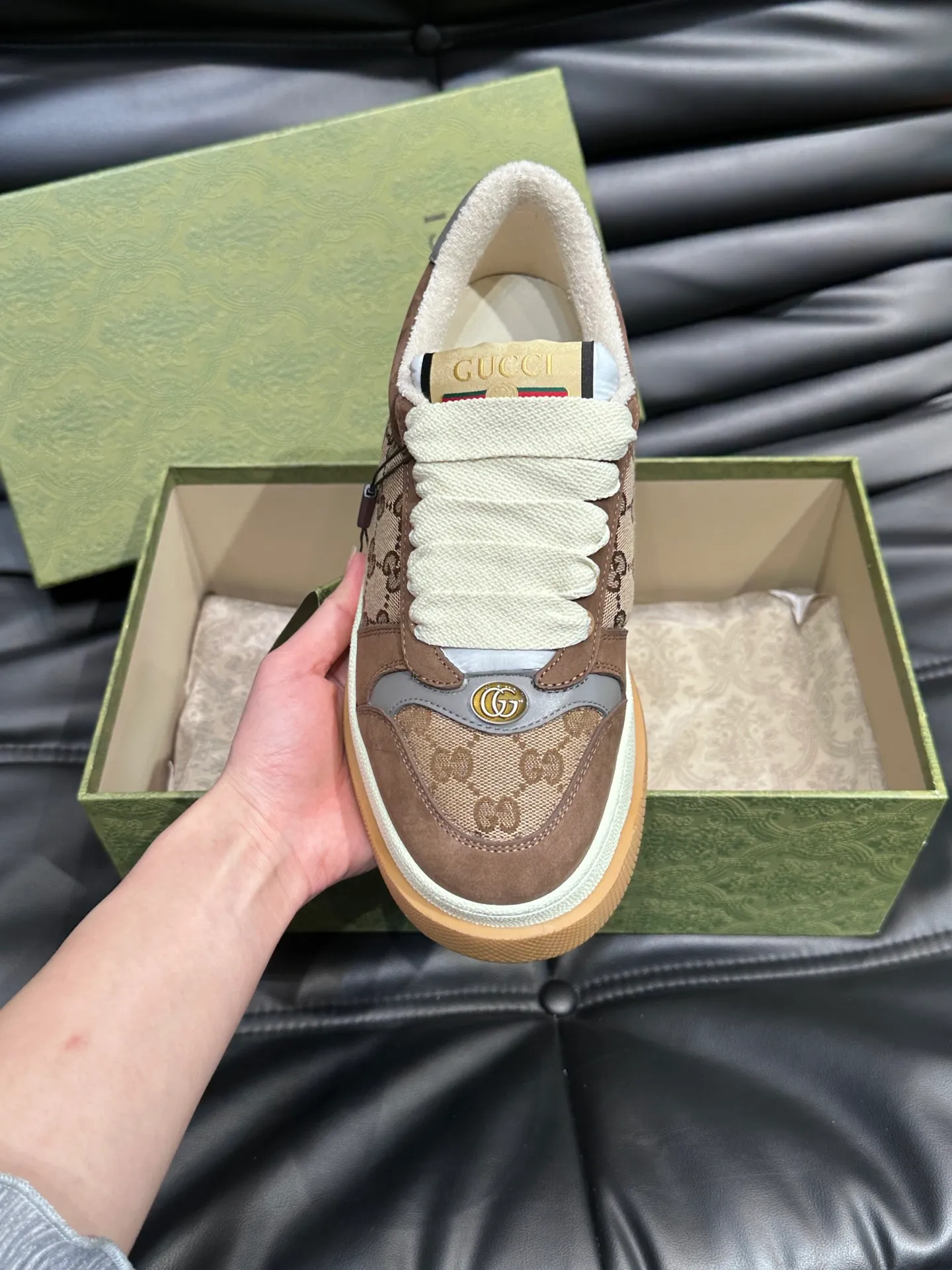 Men's men's shoes 💰p480 "GUCC*" Screener series 👫 Couple style GG thick-soled sneakers, the Screener series is inspired by the classic sneakers of the 1970s, cleverly incorporating the retro Gucci logo, two-color waterproof platform soles, and 5CM thick soles to enhance the aura, conveying the new design concept that a single product should be permanently accompanied by the passage of time, creating a retro distressed effect, decorated with metal double G oval enamel details! High-quality, versatile classic items, highly recommended. Size female 35-39, male 38-44